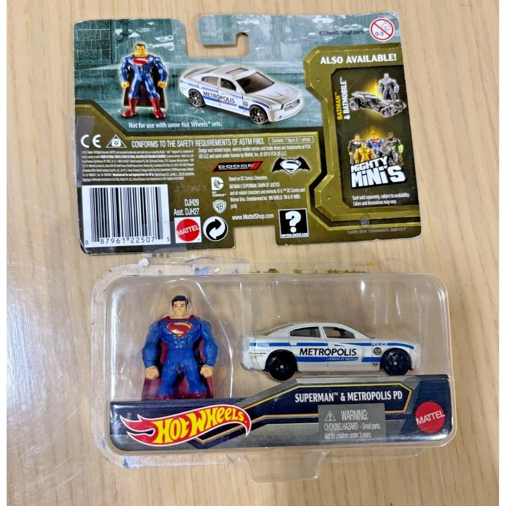 Hot Wheels Superman Metropolis PD Car Figure Set Batman v Superman Mattel